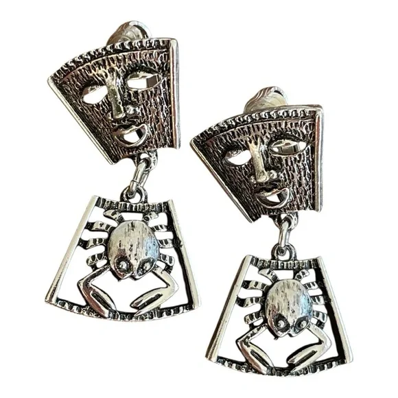 Sarah Coventry Talisman of Love, pendant w/ long chain and clip on earrings,1970 - Picture 12 of 14